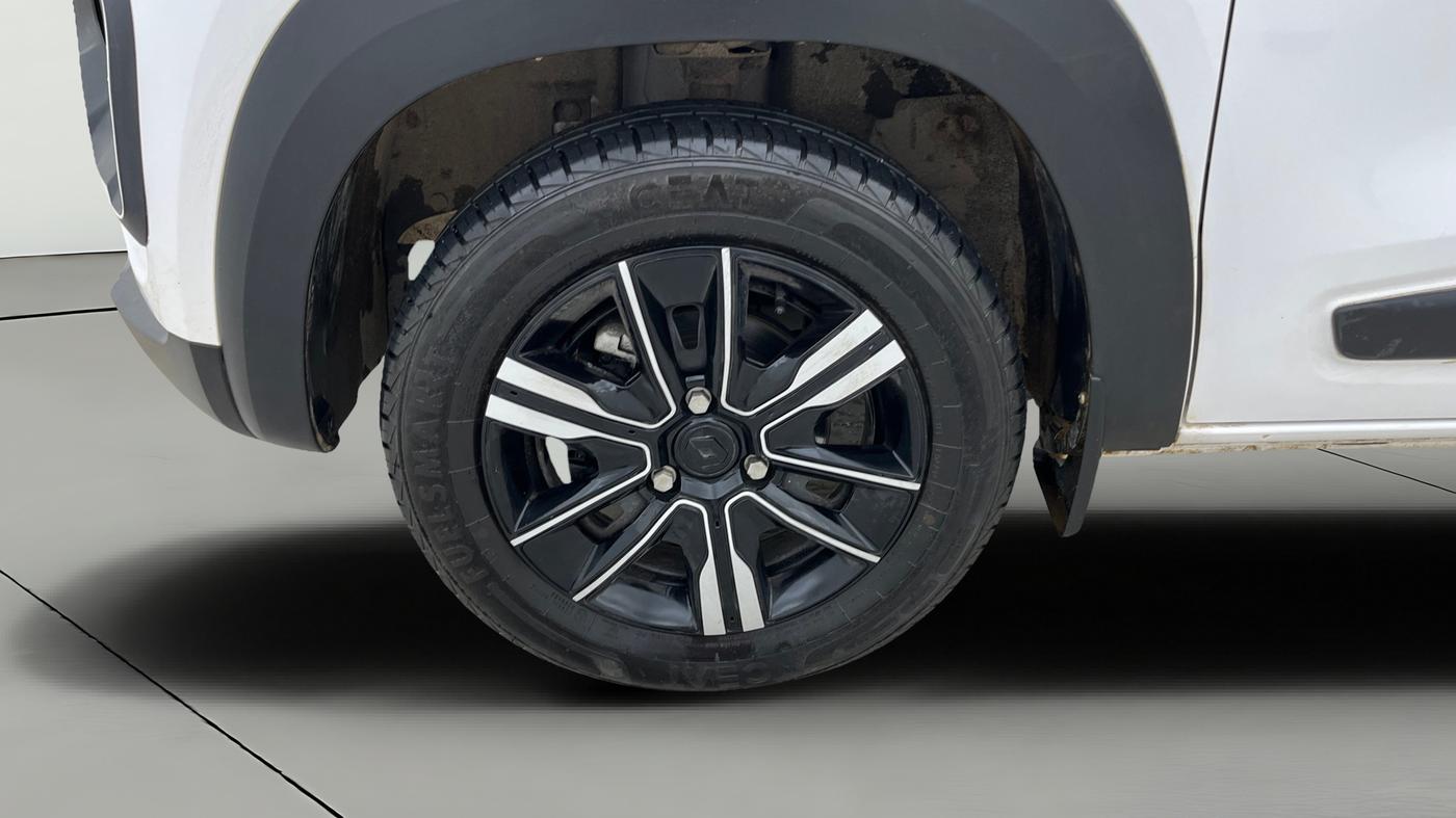 2025 Renault Kwid CLIMBER 1.0 AMT Dual Tone , Petrol, Automatic, 6,290 km, Left Front Wheel