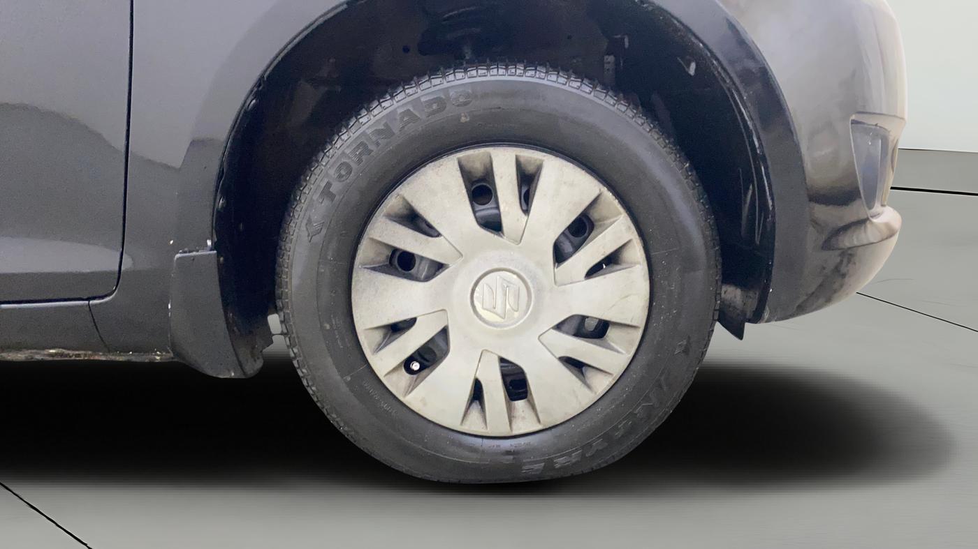 2013 Maruti Swift VDI, Diesel, Manual, 1,33,984 km, Right Front Wheel