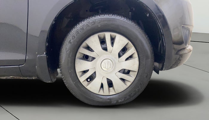 2013 Maruti Swift VDI, Diesel, Manual, 1,33,984 km, Right Front Wheel