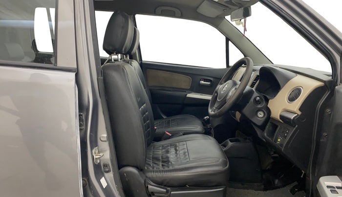 2017 Maruti Wagon R 1.0 LXI CNG, CNG, Manual, 1,40,758 km, Right Side Front Door Cabin