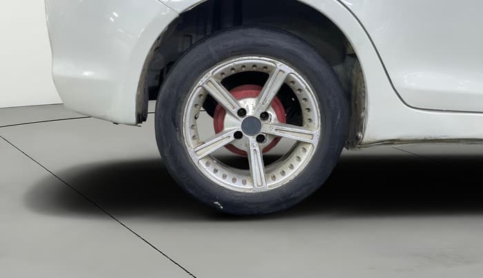 2016 Maruti Swift Dzire VXI, CNG, Manual, 96,129 km, Right Rear Wheel