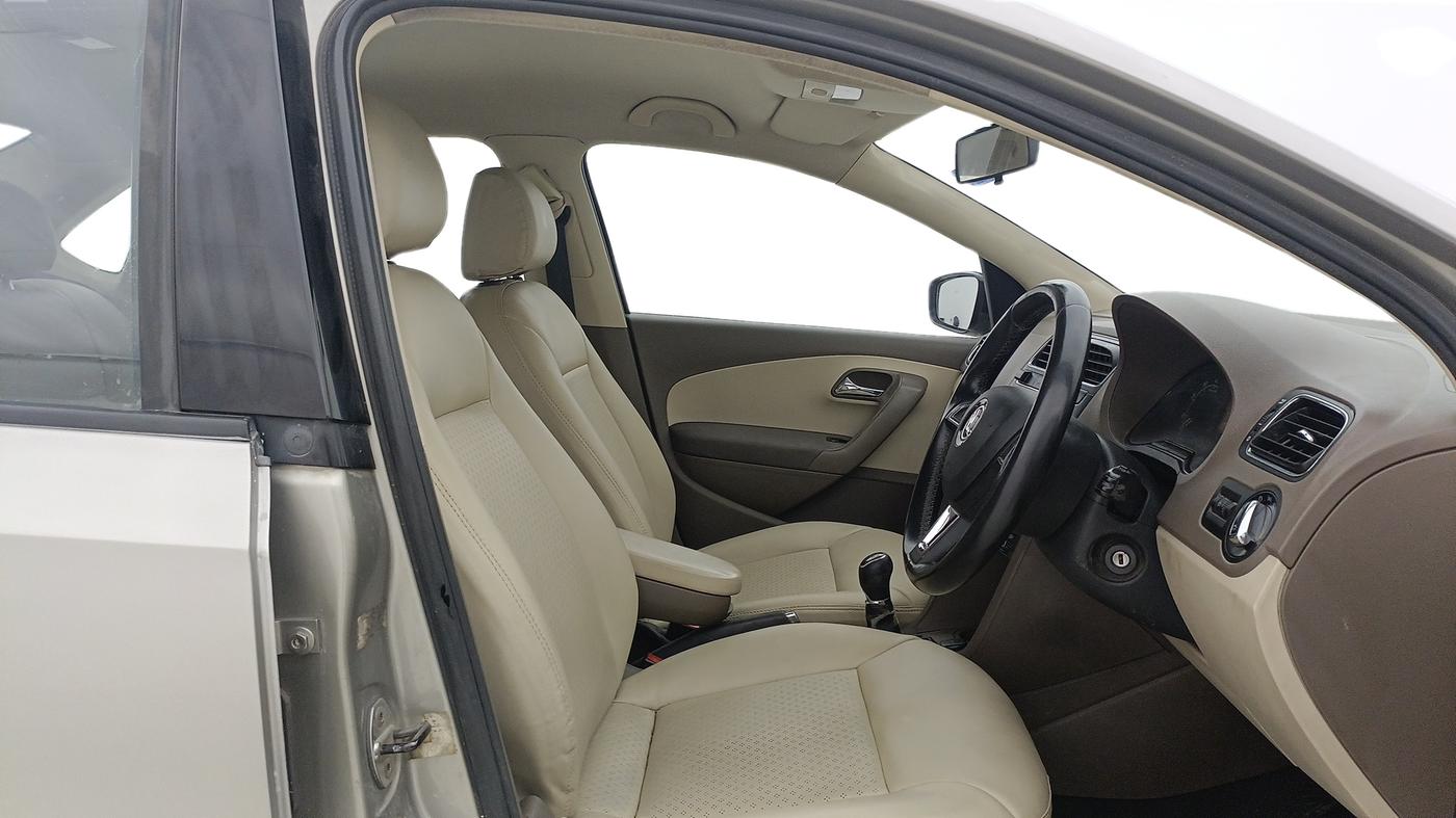 2015 Skoda Rapid ELEGANCE 1.6 MPI MT, Petrol, Manual, 98,452 km, Right Side Front Door Cabin