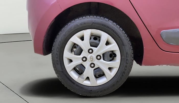 2015 Hyundai Grand i10 SPORTZ 1.2 KAPPA VTVT, Petrol, Manual, 1,01,302 km, Right Rear Wheel