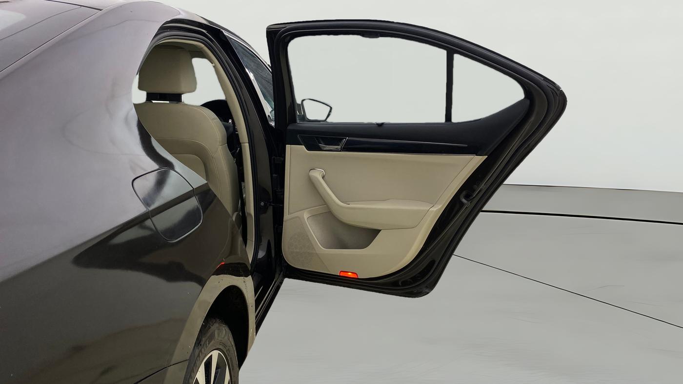 2020 Skoda Superb L&K 2.0 TSI AT, Petrol, Automatic, 86,208 km, RHS Rear Door