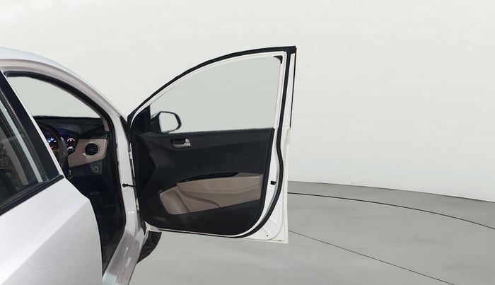 2015 Hyundai Xcent S 1.2, Petrol, Manual, 57,684 km, RHS Front Door