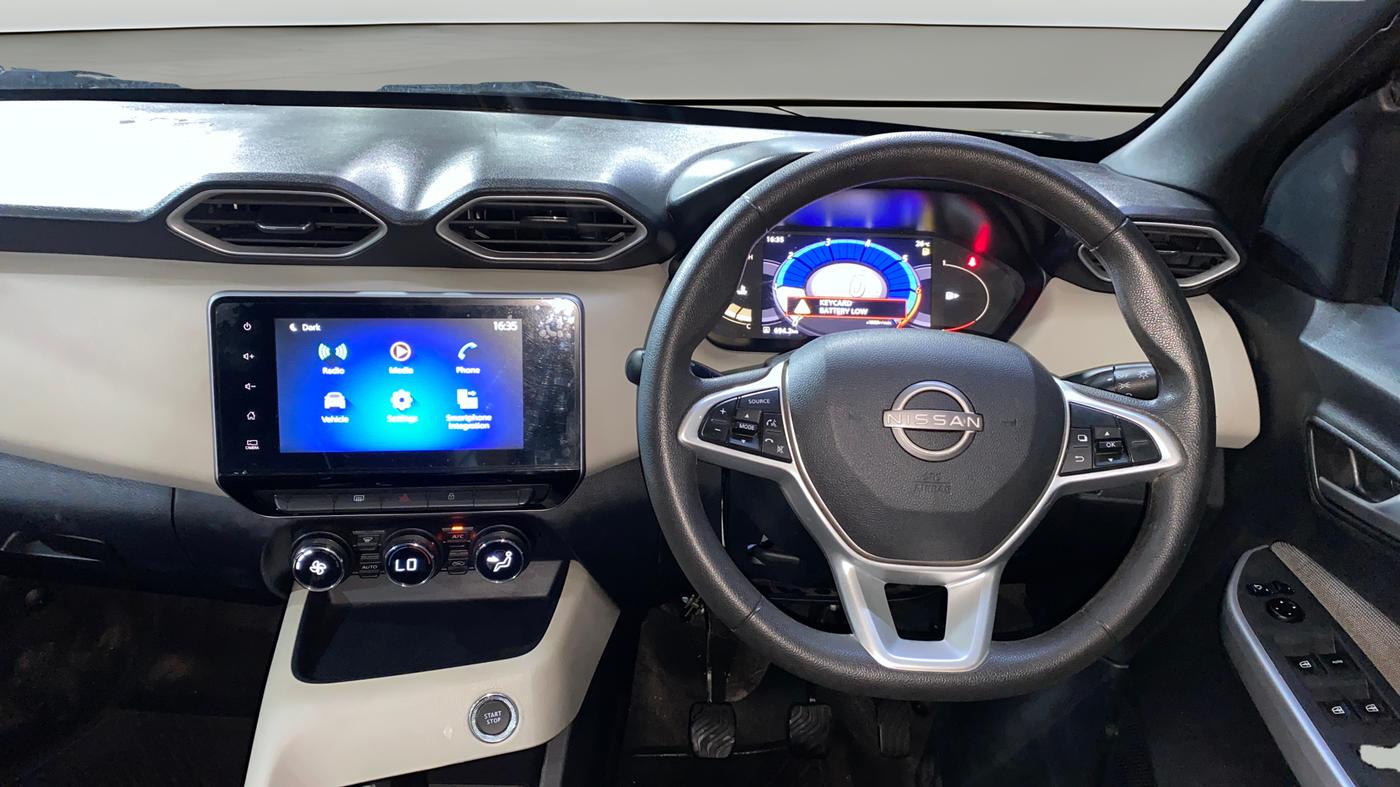 2023 Nissan MAGNITE XV MT, Petrol, Manual, 17,335 km, Steering Wheel Close Up