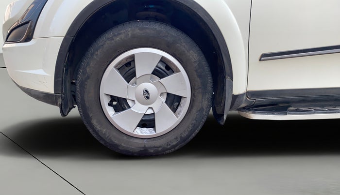 2017 Mahindra XUV500 W6, Diesel, Manual, 37,310 km, Left Front Wheel