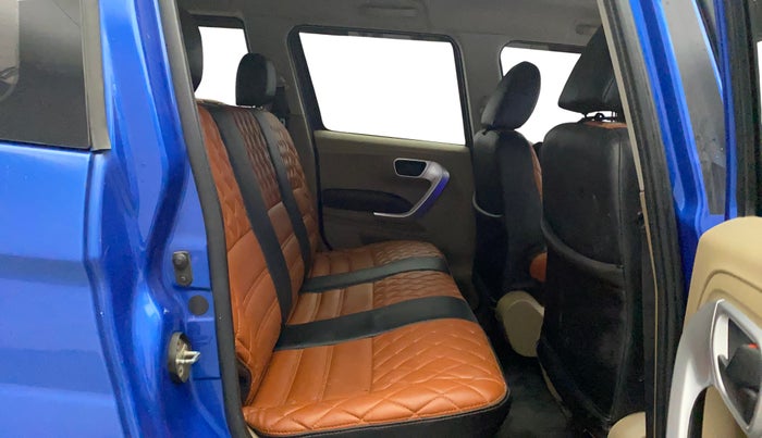 2016 Mahindra TUV300 T8 AMT, Diesel, Automatic, 1,03,494 km, Right Side Rear Door Cabin