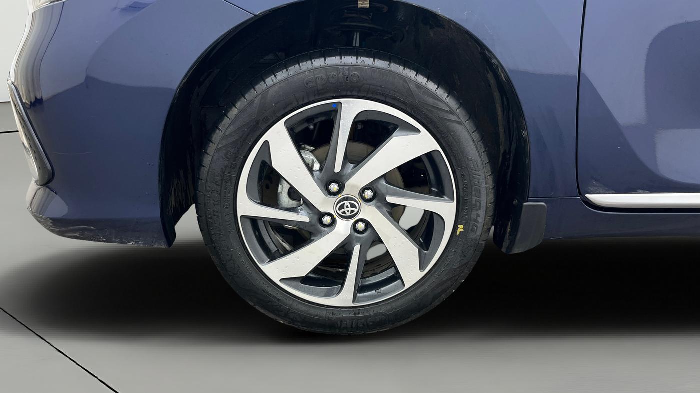 2024 Toyota Glanza V, Petrol, Manual, 16,207 km, Left Front Wheel