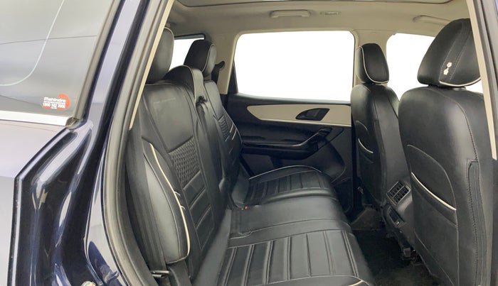 2022 Mahindra XUV700 AX 5 P MT 5 STR, Petrol, Manual, 72,134 km, Right Side Rear Door Cabin