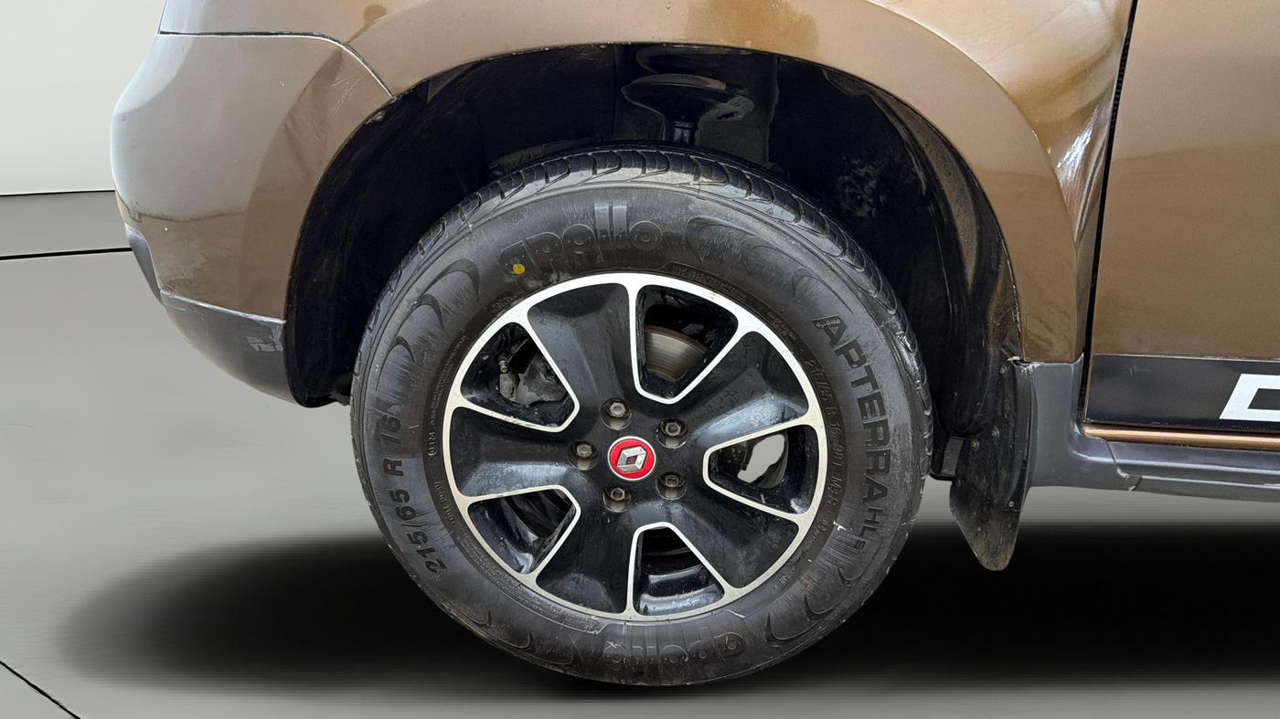 2017 Renault Duster RXS CVT, Petrol, Automatic, 69,610 km, Left Front Wheel