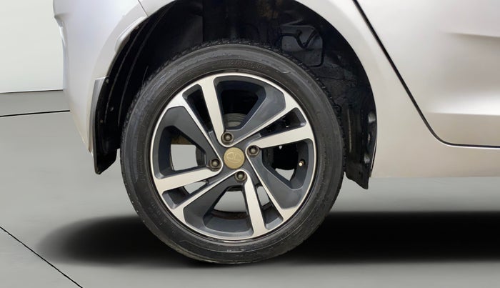 2020 Tata ALTROZ XZ PETROL, Petrol, Manual, 27,394 km, Right Rear Wheel