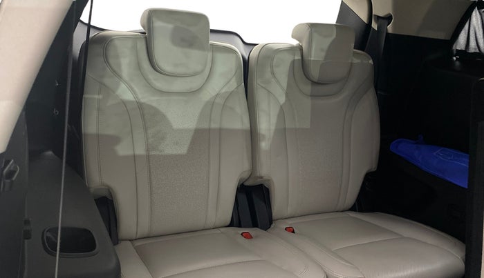 2022 Mahindra XUV700 AX 7 LUXURY D AT 7 STR, Diesel, Automatic, 93,680 km, Third Seat Row ( optional )
