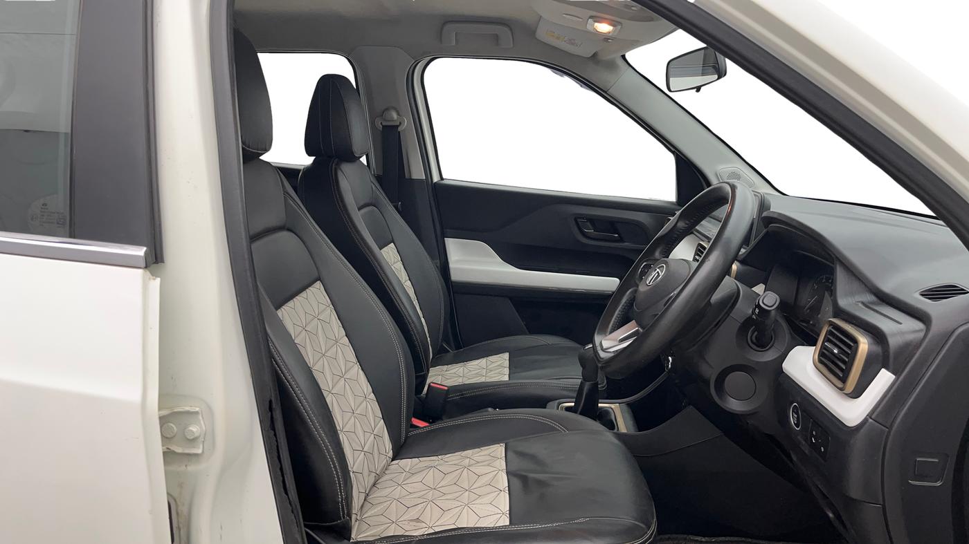 2023 Tata PUNCH ACCOMPLISHED MT, Petrol, Manual, 71,438 km, Right Side Front Door Cabin