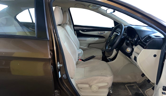 2017 Maruti Ciaz VXI+, Petrol, Manual, 33,005 km, Right Side Front Door Cabin