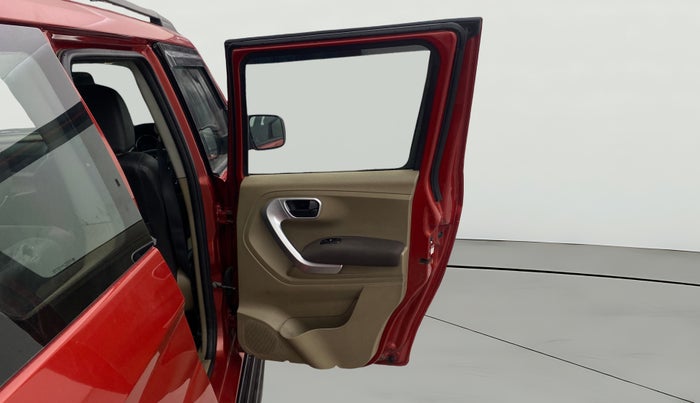 2016 Mahindra TUV300 T8 AMT, Diesel, Automatic, 81,360 km, RHS Rear Door