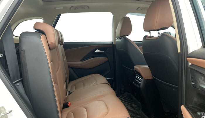 2024 MG HECTOR PLUS SHARP PRO 2.0 TURBO DIESEL 7 STR, Diesel, Manual, 25,742 km, Right Side Rear Door Cabin