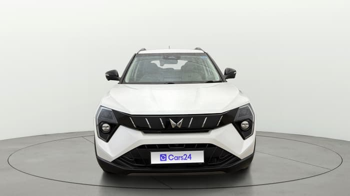 2025 Mahindra XUV 3XO AX5L 1.2 TGDi AT, Petrol, Automatic, 10,748 km, Front