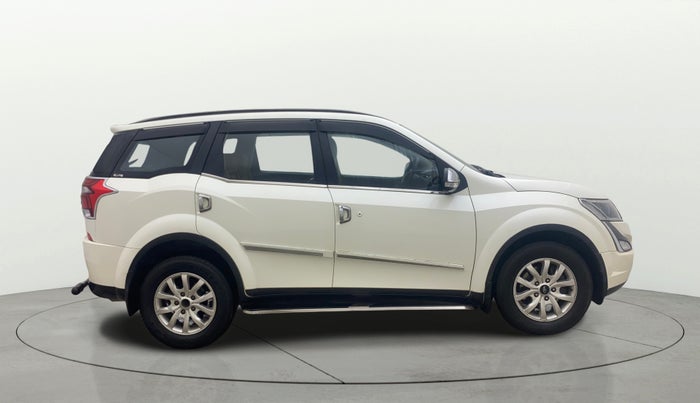 2020 Mahindra XUV500 W9, Diesel, Manual, 69,539 km, Right Side View