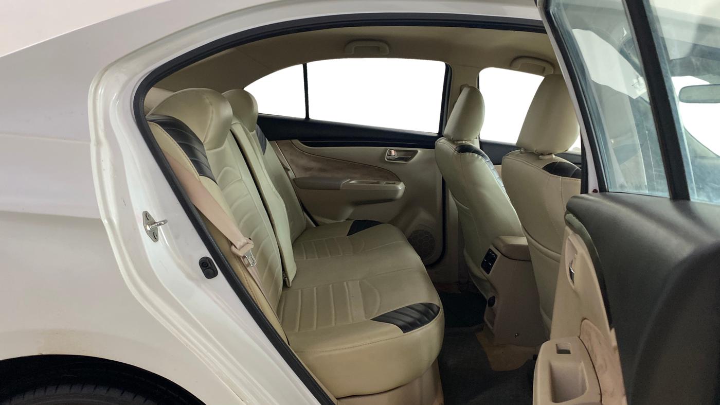 2017 Maruti Ciaz DELTA 1.4 MT PETROL, Petrol, Manual, 35,234 km, Right Side Rear Door Cabin