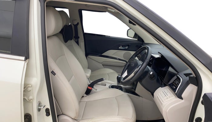 2021 Mahindra XUV300 W8 (O) 1.2 PETROL AMT, Petrol, Automatic, 46,170 km, Right Side Front Door Cabin