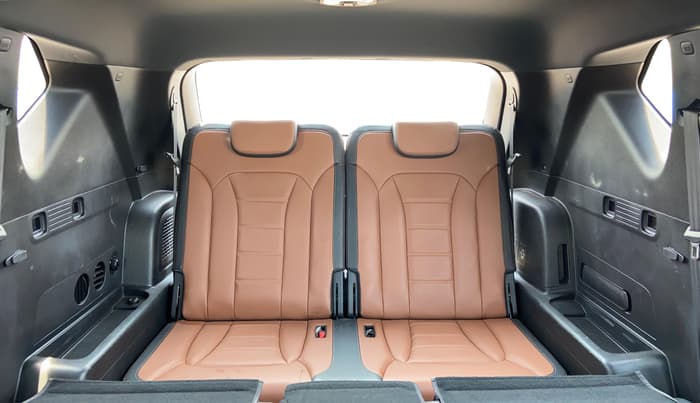 2019 Mahindra ALTURAS G4 4WD AT, Diesel, Automatic, 1,43,089 km, Third Seat Row ( optional )
