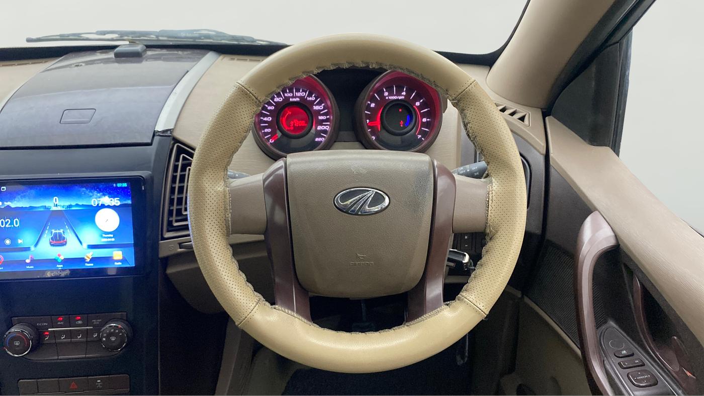 2014 Mahindra XUV500 W4, Diesel, Manual, 97,259 km, Steering Wheel Close Up