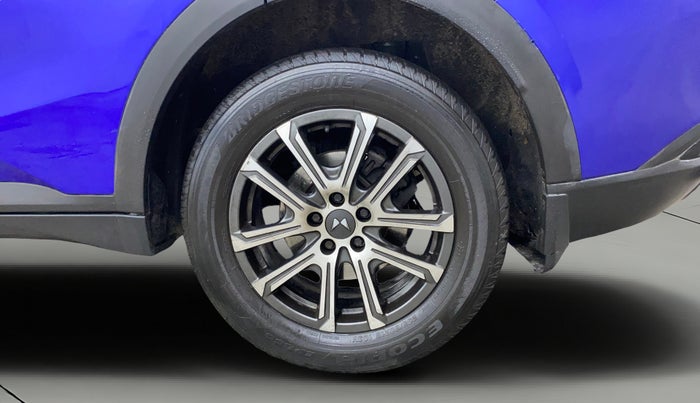 2021 Mahindra XUV700 AX 7 LUXURY P AT 7 STR, Petrol, Automatic, 1,21,757 km, Left Rear Wheel