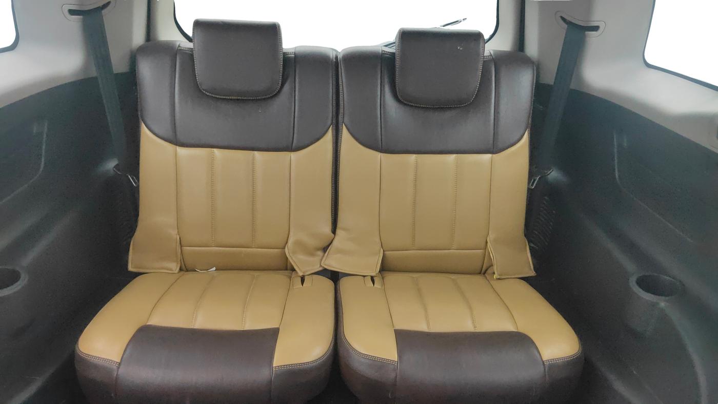 2021 Mahindra XUV500 W9, Diesel, Manual, 77,116 km, Third Seat Row ( optional )