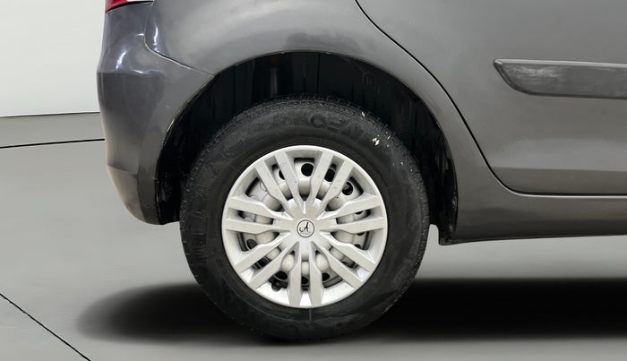 2017 Maruti Swift LXI (O), Petrol, Manual, 38,964 km, Right Rear Wheel