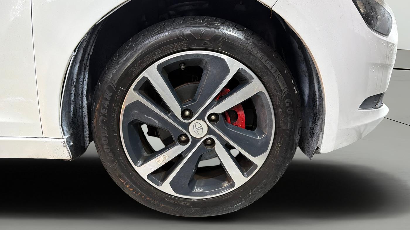 2023 Tata ALTROZ XZ PLUS SUNROOF CNG, CNG, Manual, 81,056 km, Right Front Wheel