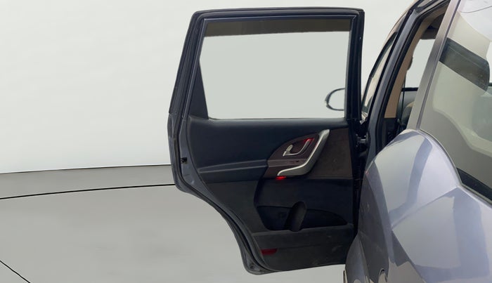 2014 Mahindra XUV500 W8, Diesel, Manual, 1,21,366 km, LHS Rear Door