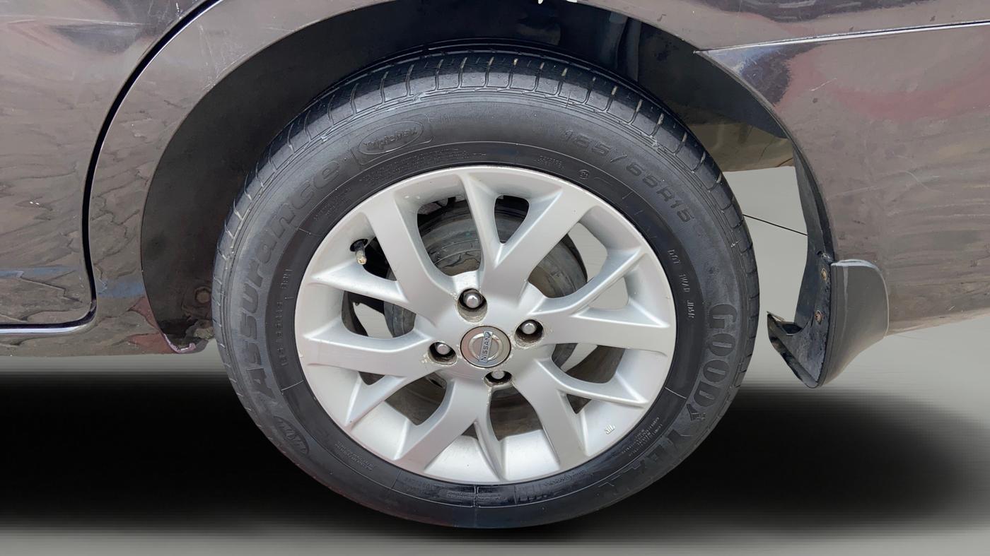 2017 Nissan Sunny XV DIESEL, Diesel, Manual, 1,24,498 km, Left Rear Wheel