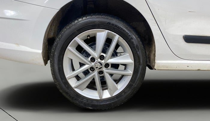 2018 Skoda Rapid STYLE 1.6 MPI AT, Petrol, Automatic, 68,232 km, Right Rear Wheel