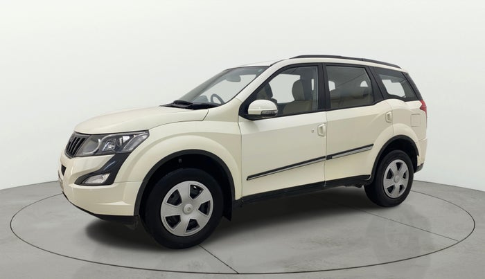 2017 Mahindra XUV500 W6, Diesel, Manual, 1,49,587 km, Left Front Diagonal
