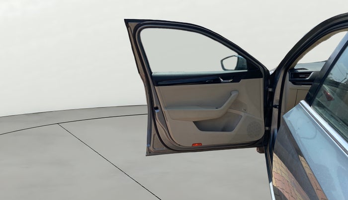 2017 Skoda Superb L&K 1.8 TSI AT, Petrol, Automatic, 42,342 km, LHS Front Door