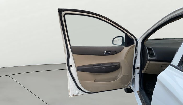 2014 Hyundai i20 MAGNA (O) 1.2, CNG, Manual, 1,16,327 km, LHS Front Door