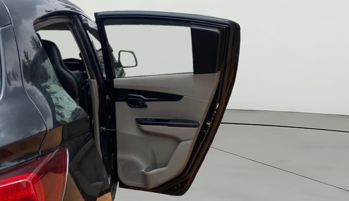 2016 Mahindra Kuv100 K4 PLUS 6 STR, Petrol, Manual, 65,758 km, RHS Rear Door