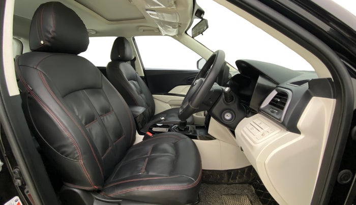 2025 Mahindra XUV 3XO MX2 Pro 1.2 L TCMPFi, Petrol, Manual, 8,725 km, Right Side Front Door Cabin