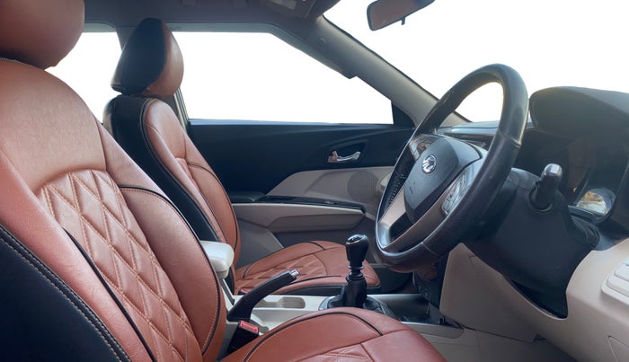 2020 Mahindra XUV300 W8 1.5 DIESEL, Diesel, Manual, 1,04,106 km, Right Side Front Door Cabin