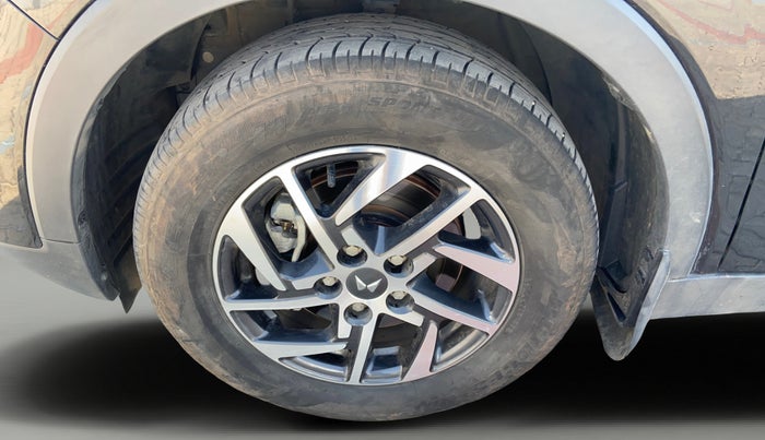 2023 Mahindra XUV300 W8 (O) 1.2 PETROL, Petrol, Manual, 13,938 km, Left Front Wheel