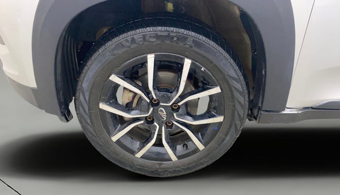 2018 Mahindra KUV 100 NXT K8 P 6 STR, Petrol, Manual, 83,476 km, Left Front Wheel