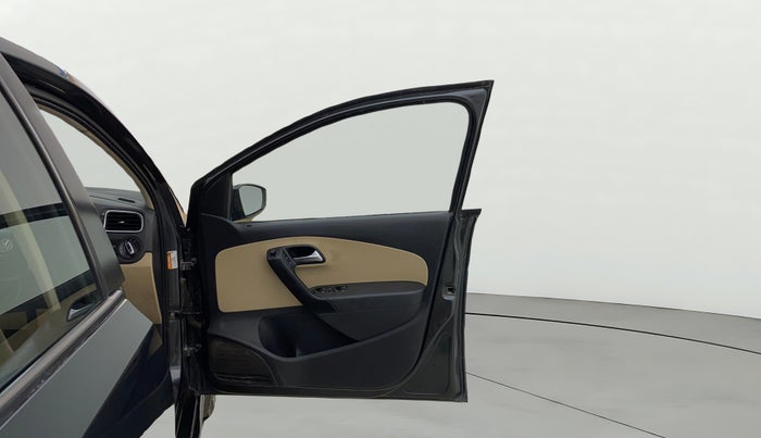 2017 Volkswagen Ameo HIGHLINE1.2L, Petrol, Manual, 1,30,371 km, RHS Front Door