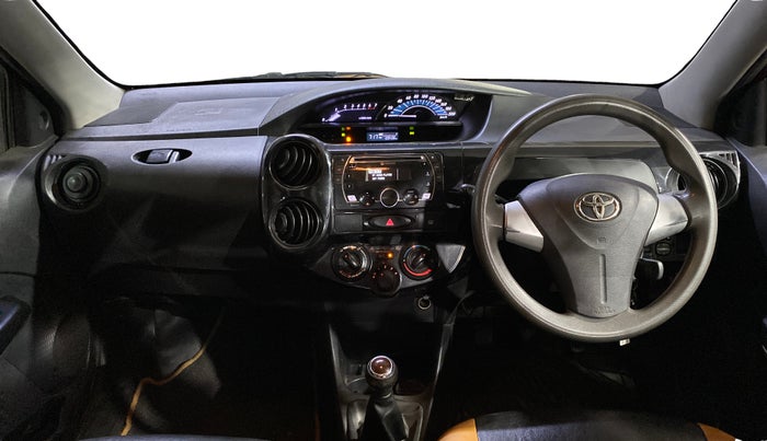 2017 Toyota Etios CROSS 1.2 G, Petrol, Manual, 1,09,423 km, Dashboard