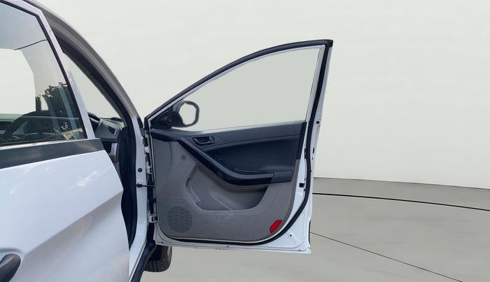 2019 Tata NEXON XMA DIESEL, Diesel, Automatic, 1,18,349 km, RHS Front Door