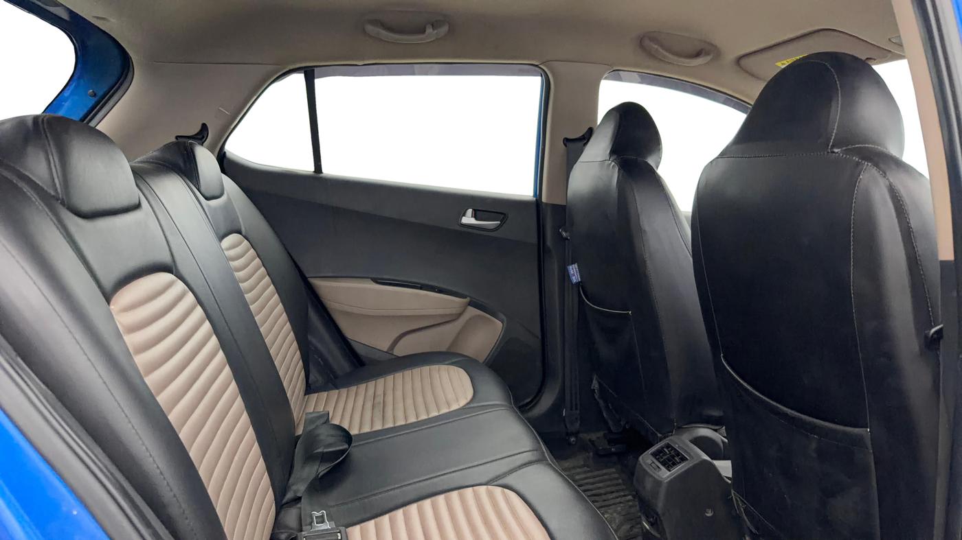 2018 Hyundai Grand i10 SPORTZ 1.2 KAPPA VTVT, CNG, Manual, 1,20,087 km, Right Side Rear Door Cabin