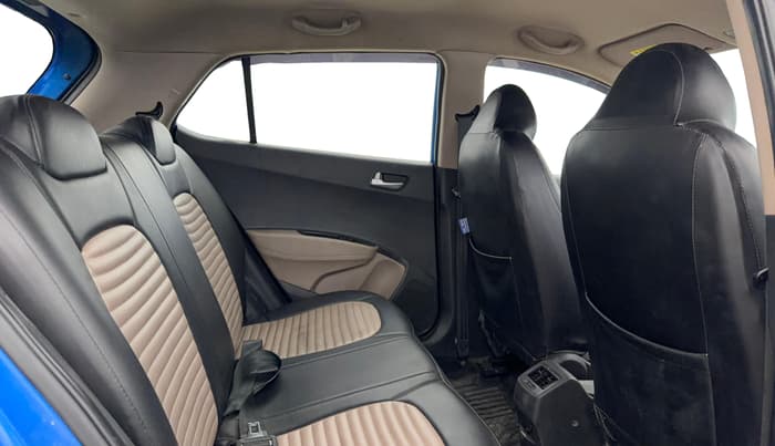 2018 Hyundai Grand i10 SPORTZ 1.2 KAPPA VTVT, CNG, Manual, 1,20,000 km, Right Side Rear Door Cabin