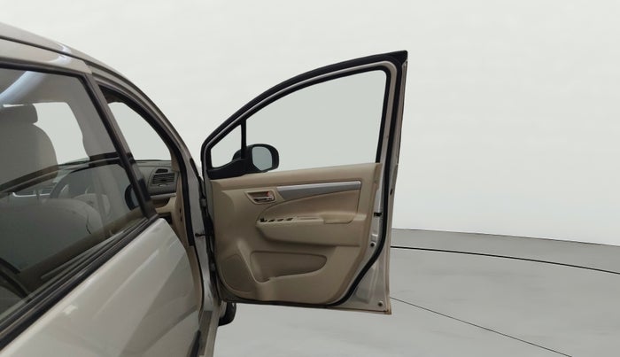 2018 Maruti Ertiga VXI, Petrol, Manual, 88,005 km, RHS Front Door