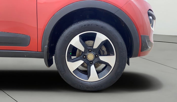 2018 Tata NEXON XZA PLUS DIESEL, Diesel, Automatic, 68,165 km, Right Front Wheel