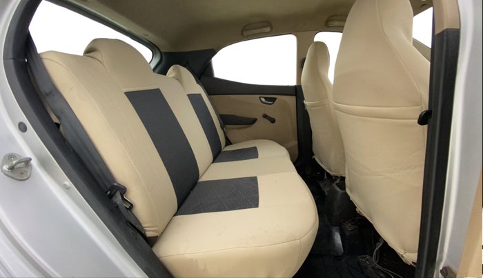 2016 Hyundai Eon SPORTZ, Petrol, Manual, 71,758 km, Right Side Rear Door Cabin